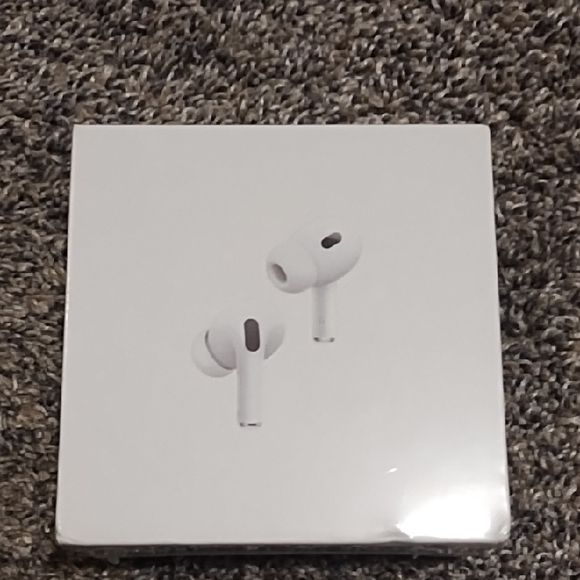 Apple AirPods Pro with MagSafe Charging Case